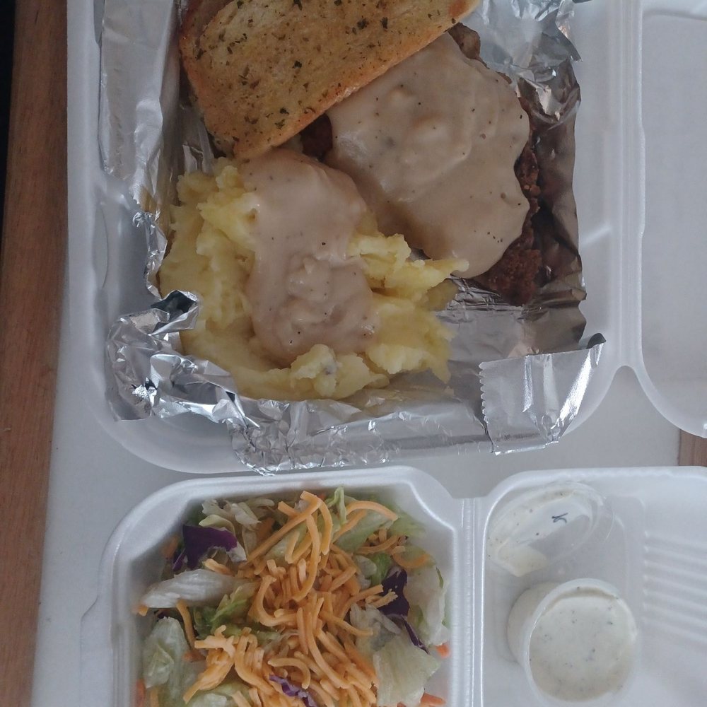 Bear-n-T’s Hideaway - ows a tray of food on a table - Burgers Near Me - Alexandria, Nebraska