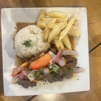 Los Incas - Lomo Saltado - Peruvian Near Me - O'Fallon, Missouri