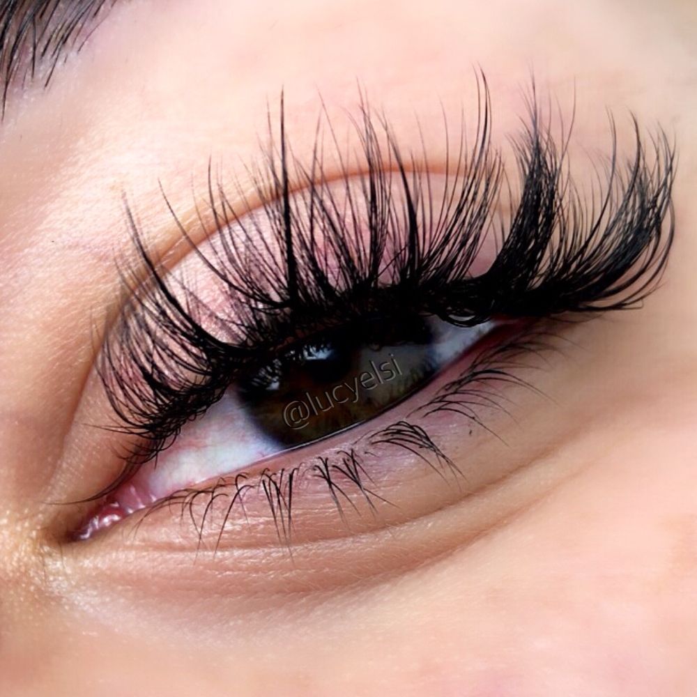 Makeup By LucyElsi Logo