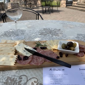 Hinman Vineyards - Delicious and perfect with the tasting - Wine Tasting Room Near Me - Eugene, Oregon