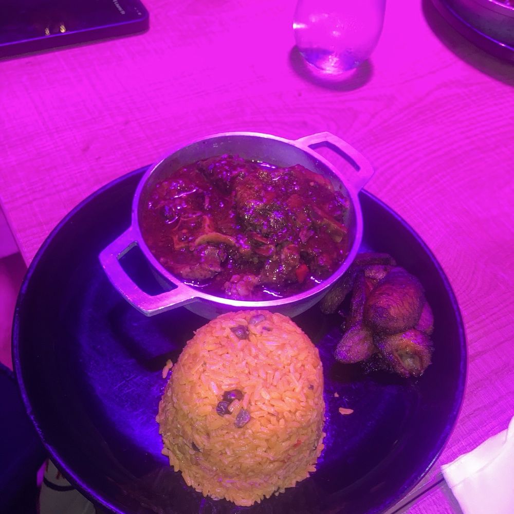 Mamajuana - Oxtails, plantains and rice and peas - Latin American Near Me - Philadelphia, Pennsylvania Mamajuana - Oxtails, plantains and rice and peas - Latin American Near Me - Philadelphia, Pennsylvania