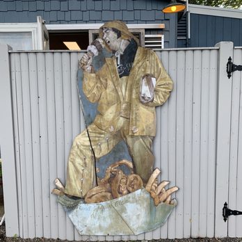 Bob's Clam Hut - Cute sign in the parking area - Seafood Near Me - Kittery, Maine