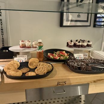 Delta Sky Club - Yummy sweets - Airport Lounges Near Me - Seattle, Washington Delta Sky Club - Yummy sweets - Airport Lounges Near Me - Seattle, Washington