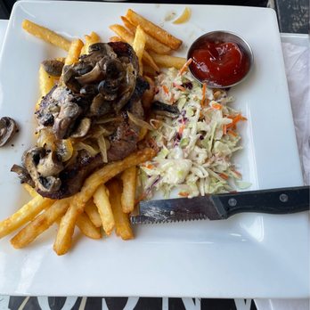 Lighthouse Bistro & Pub - steak - Seafood Near Me - Nanaimo, British Columbia