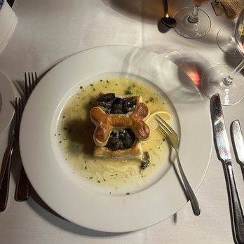 Yellow Dog Cafe - Escargot delish and presentation is the best. - Seafood Near Me - Malabar, Florida Yellow Dog Cafe - Escargot delish and presentation is the best. - Seafood Near Me - Malabar, Florida