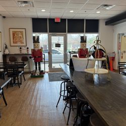 Momsy's Cafe - Inside