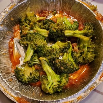 China - They had ALL the brocolli covered up at the bottom as if to cover it up and make it look like only chicken. COMPLETE SCAM and RIP OFF! - Chinese Near Me - Greenville, South Carolina