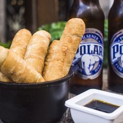 Gramabar - Tequeños y cerveza Polar venezolana
