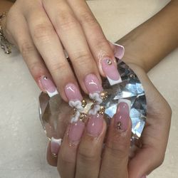 Pine Nails & Spa