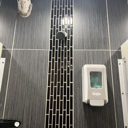 Gold's Gym - Shower with bad water pressure