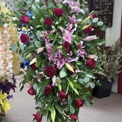 Cason's Flowers & Gifts - Roses and lilies easel spray