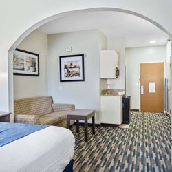 Blue Water Inn And Suites - SHNK
