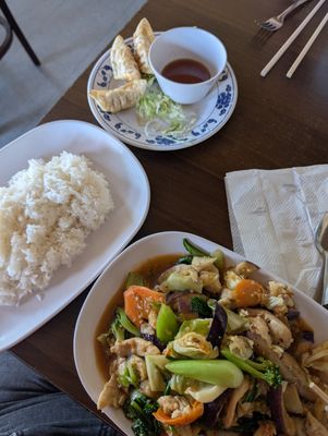Vien Dong Restaurant by null