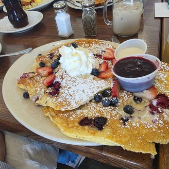 Le Peep Restaurant - Pepperwood - Pancakes of the month, berries - Breakfast & Brunch Near Me - Omaha, Nebraska Le Peep Restaurant - Pepperwood - Pancakes of the month, berries - Breakfast & Brunch Near Me - Omaha, Nebraska
