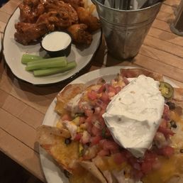 Wings, nachos (1/2) Wings, nachos (1/2)
