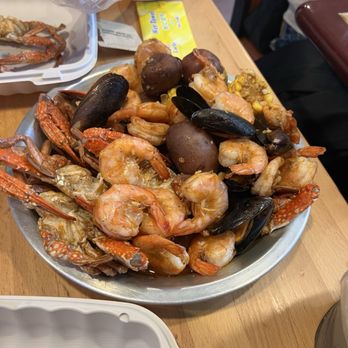 The Chubby Crab - Seafood Boil with EZ-peel shrimp, Mussels, and Blue Crabs - Seafood Near Me - New York, New York The Chubby Crab - Seafood Boil with EZ-peel shrimp, Mussels, and Blue Crabs - Seafood Near Me - New York, New York