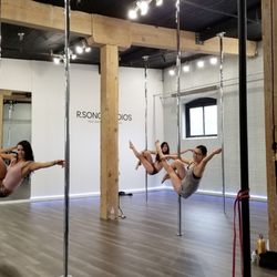 R.Song Studios - Pole dance class