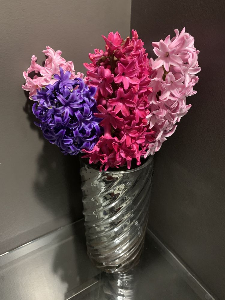 Lana's Flowers by Rustic Gardens Logo