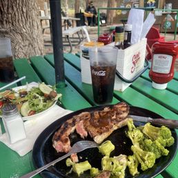 Steak and live music ! Dog friendly patio Steak and live music ! Dog friendly patio