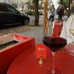 Bisou - Glass of the France 2019 Brouilly Chateau de la Chaize