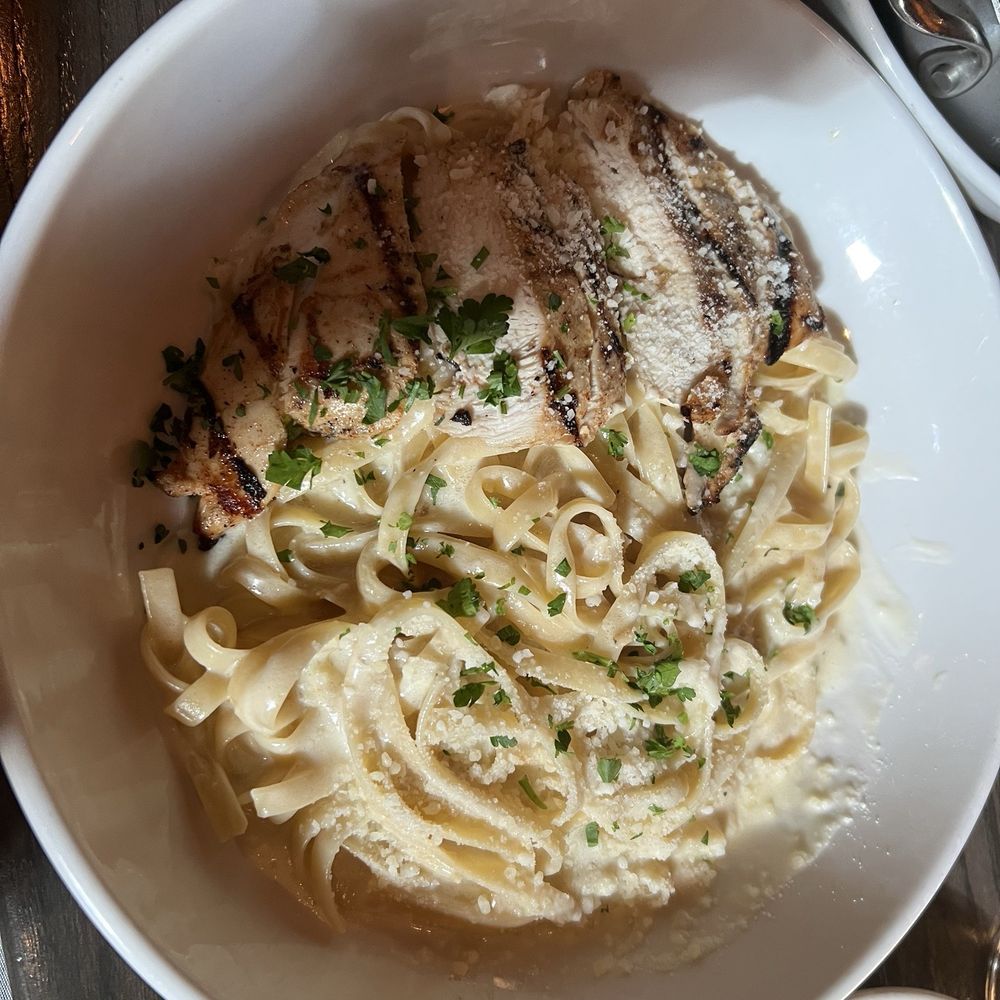 Bella - Fettuccine with Chicken - Italian Near Me - Maryville, Tennessee