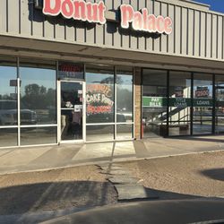 Donut Palace - Look for the sign and you found the place