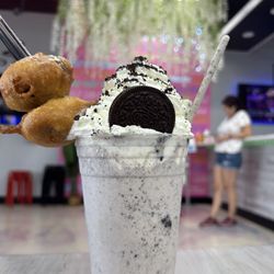 Holy Cow Ice Cream - Oreo milkshake
