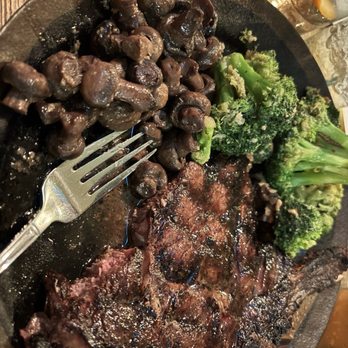 CJ Blacks - Steak, broccoli, and mushrooms - Bars Near Me - Davie, Florida