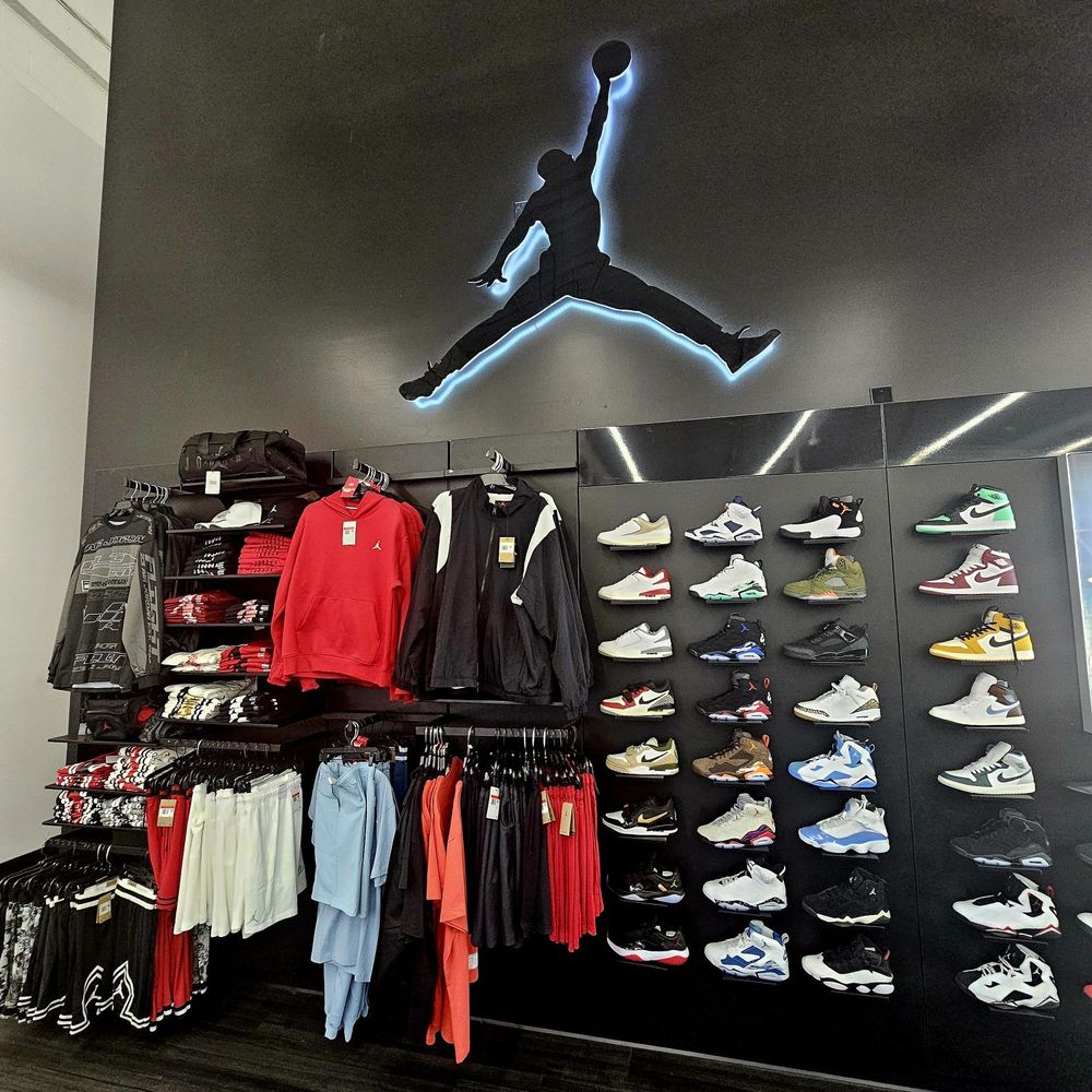 WSS - Jordan's - Shoe Stores Near Me - North Hollywood, California WSS - Jordan's - Shoe Stores Near Me - North Hollywood, California