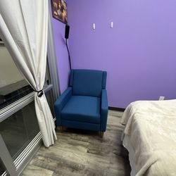 ShanShan Massage - A comfortable lounge chair