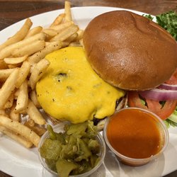 Shorty’s Olde Town Grill - Cheeseburger
