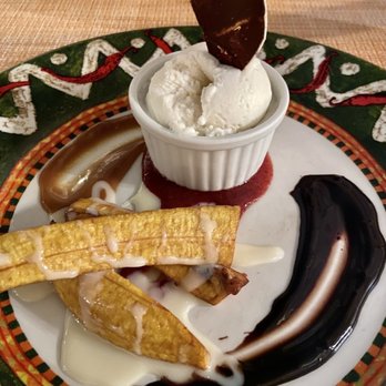 Agave - Platano Horneado - Baked plantain served with Papantla vanilla ice cream and condensed cream. - Mexican Near Me - Puerto Morelos, ROO