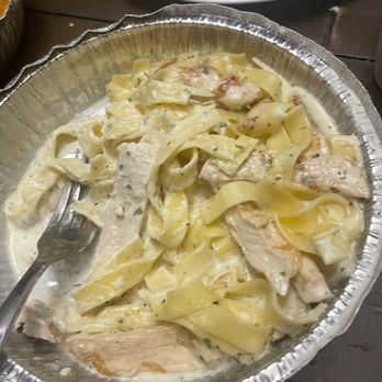 Baris Pasta & Pizza - Chicken Fettuccine Alfredo and Roll - Pizza Near Me - Pflugerville, Texas Baris Pasta & Pizza - Chicken Fettuccine Alfredo and Roll - Pizza Near Me - Pflugerville, Texas
