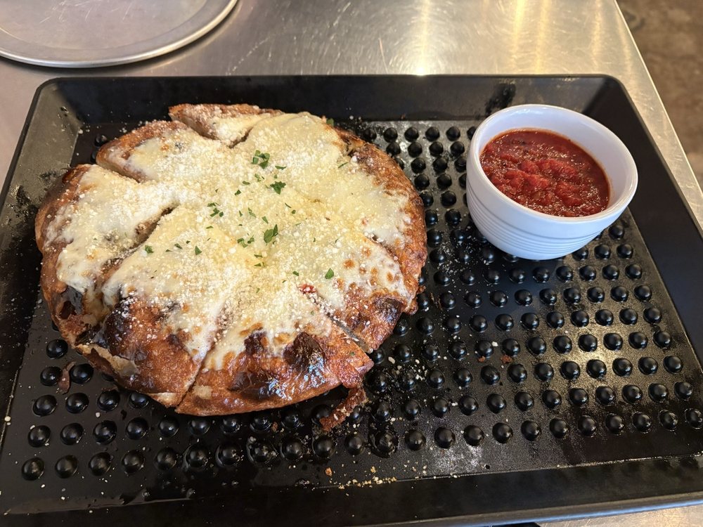 Food from Buzzi's Pizzeria