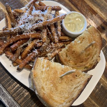 Trellis - Albacore tuna melt with Trellis fries - Wine Bars Near Me - Dundee, Oregon