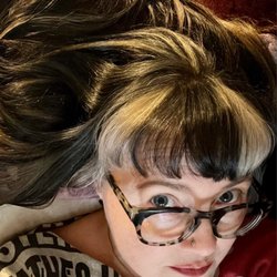 Petite Mollier - Hair color and cut