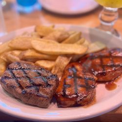 Texas Roadhouse - Sirloin and chicken