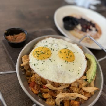 Batters And Brunch - Chicken skillet no toast - Breakfast & Brunch Near Me - Humble, Texas