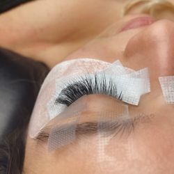 Let’s Lash Mia - Process of volume lashes