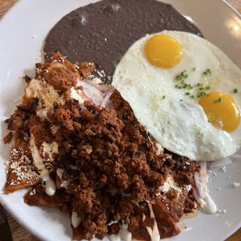 Pochos - Chilaquiles con chorizo - Breakfast & Brunch Near Me - Chicago, Illinois