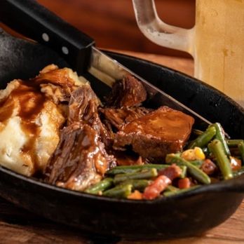 Twin Peaks - Pot Roast, mashed potatoes, green beans - American Near Me - Baton Rouge, Louisiana Twin Peaks - Pot Roast, mashed potatoes, green beans - American Near Me - Baton Rouge, Louisiana