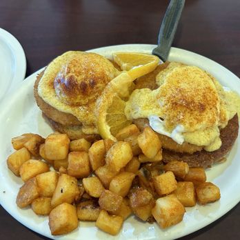 Eggs 'n Things - Crab Cake Benedict - Breakfast & Brunch Near Me - Honolulu, Hawaii Eggs 'n Things - Crab Cake Benedict - Breakfast & Brunch Near Me - Honolulu, Hawaii