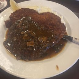 Jagerschnitzel (pork) with Mashed Potatoes Jagerschnitzel (pork) with Mashed Potatoes