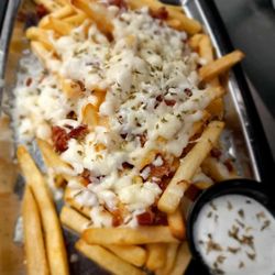 Elizabeth's Pizza - Bacon cheese fries