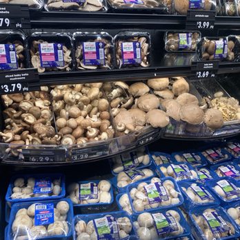 GIANT EAGLE - Grocery - 230 Rodi Rd 
