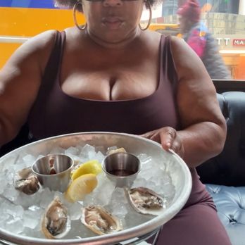The Harlequin - Oysters on half shell - Cocktail Bars Near Me - San Francisco, California The Harlequin - Oysters on half shell - Cocktail Bars Near Me - San Francisco, California