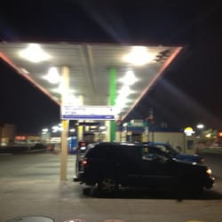Murphy USA - Rushing to put gas before they shut down at 11:30 pm instead of 12 am!