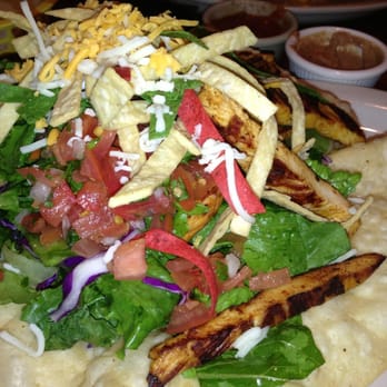 Gecko Grill - Gecko salad w grilled chicken breast - Mexican Near Me - Gilbert, Arizona Gecko Grill - Gecko salad w grilled chicken breast - Mexican Near Me - Gilbert, Arizona