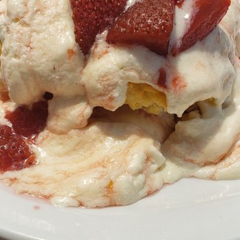 Maverick Biscuit - Strawberry shortcake biscuit..like your momma once made back in the day! - Comfort Food Near Me - Taylors, South Carolina Maverick Biscuit - Strawberry shortcake biscuit..like your momma once made back in the day! - Comfort Food Near Me - Taylors, South Carolina