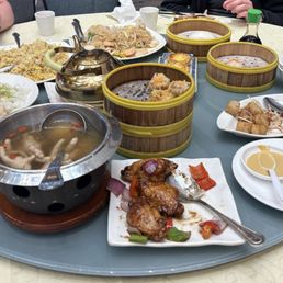 金雙蛋炒飯 / Duo Egg Fried Rice Signature fried noodle 半岛明珠虾饺皇 / Steamed Shrimp Dumpling 金雙蛋炒飯 / Duo Egg Fried Rice Signature fried noodle 半岛明珠虾饺皇 / Steamed Shrimp Dumpling